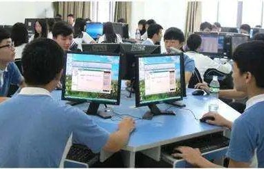 女生学电子商务的专业