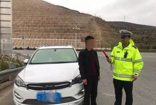 交警称9米长林肯钻空子上山，引发网友热议，这是何等操作？