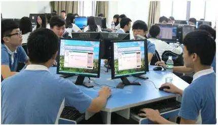 女生学电子商务的专业