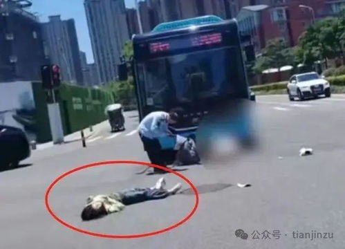 女子骑电动车闯红灯撞车被定全责