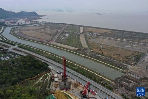 钱七虎再赴甬舟铁路金塘海底隧道